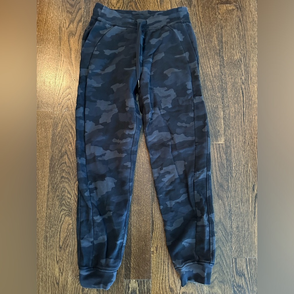 Lululemon high rise scuba camo joggers size 4
